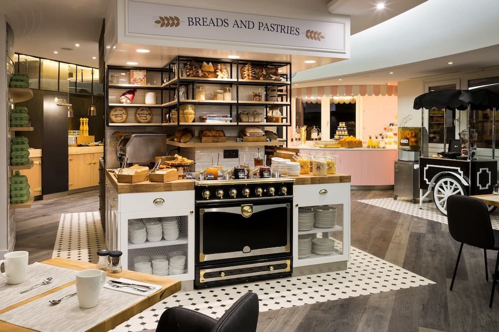 Breakfast area