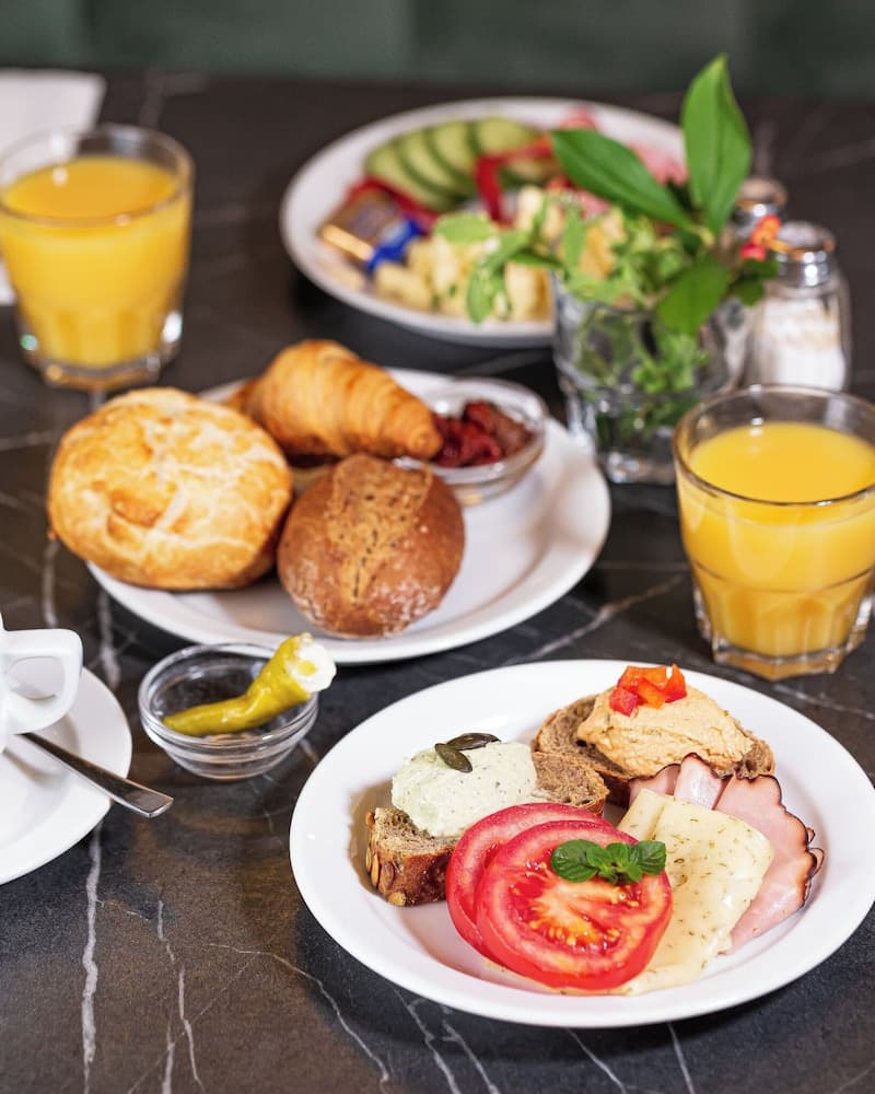 Breakfast buffet