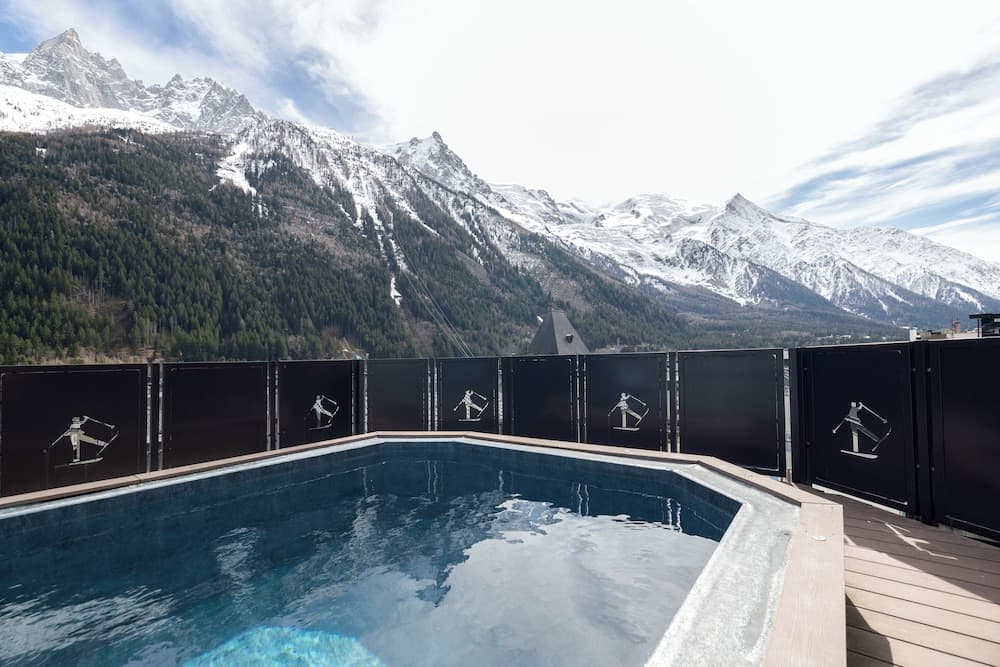 Rooftop pool