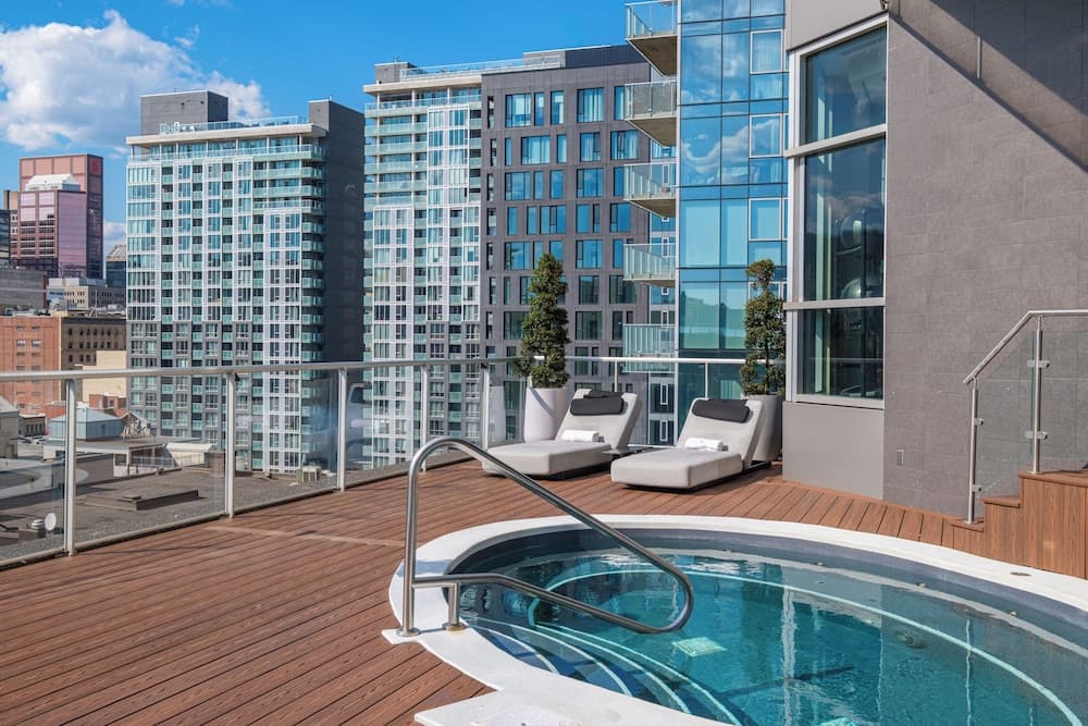 Outdoor spa tub