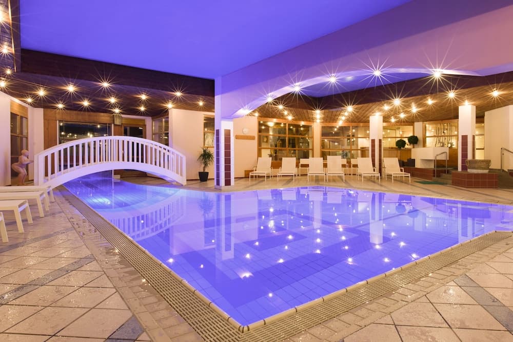 Exercise/lap pool