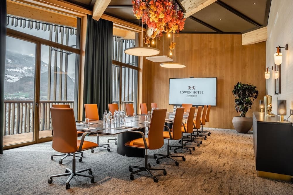 Meeting facility