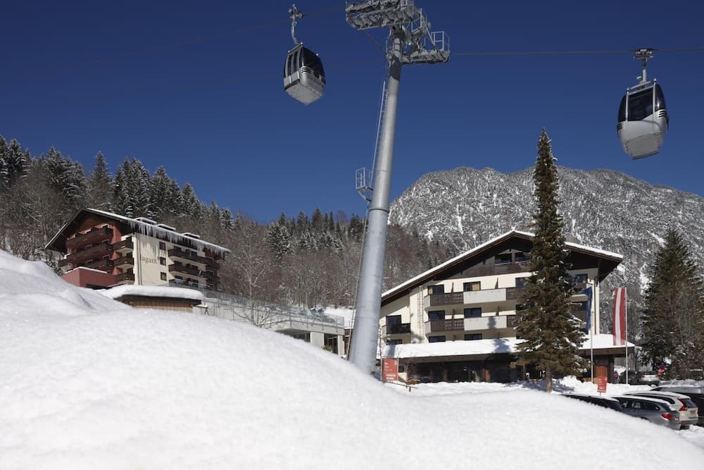 Snow and ski sports