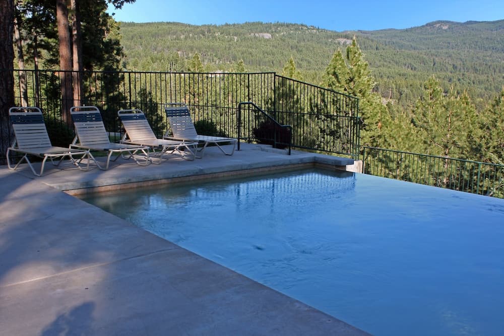 Infinity pool