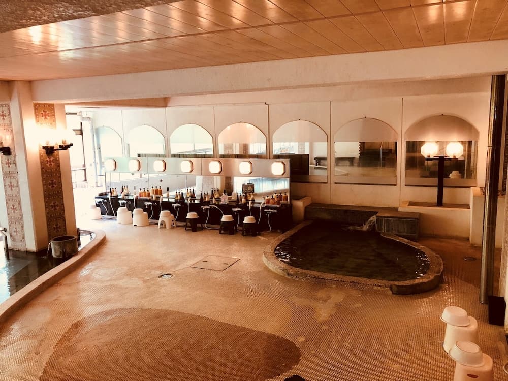 Indoor spa tub