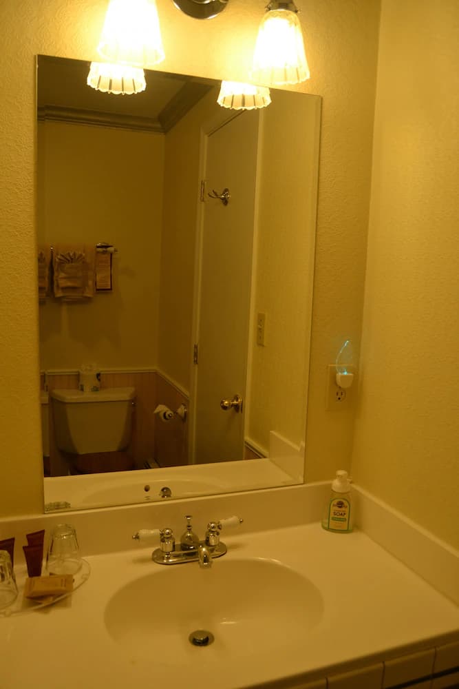 Bathroom sink