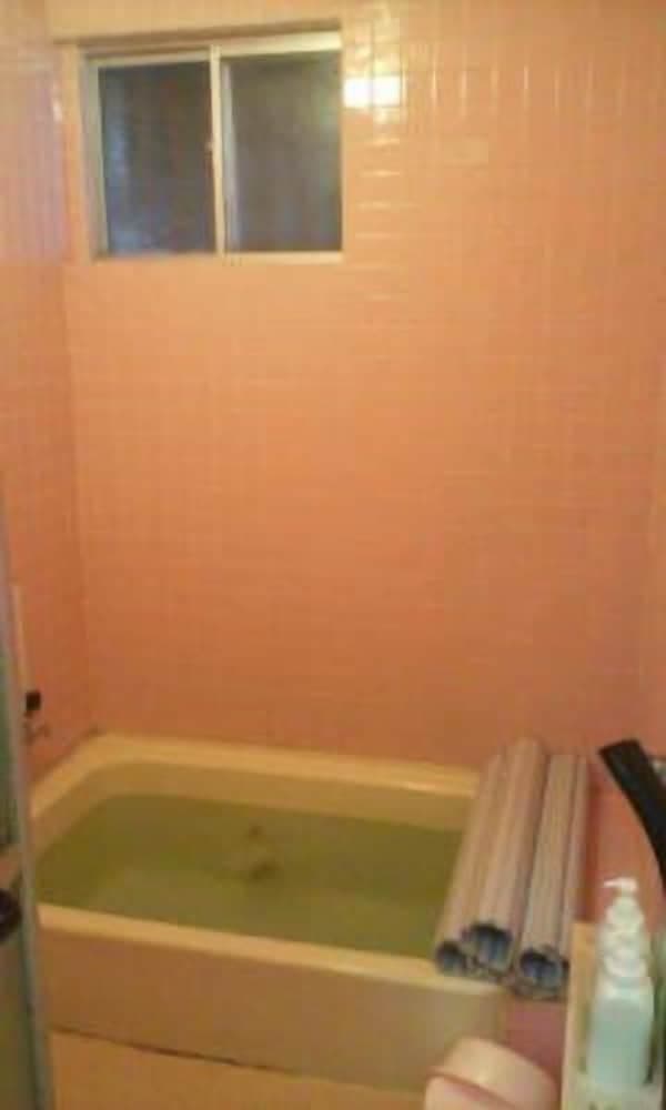 Deep soaking bathtub