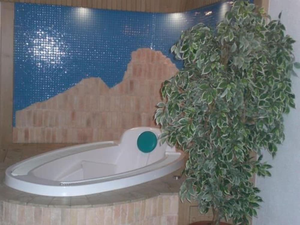 Indoor spa tub