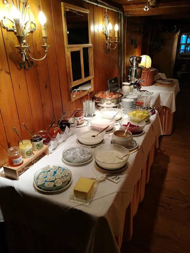 Breakfast buffet