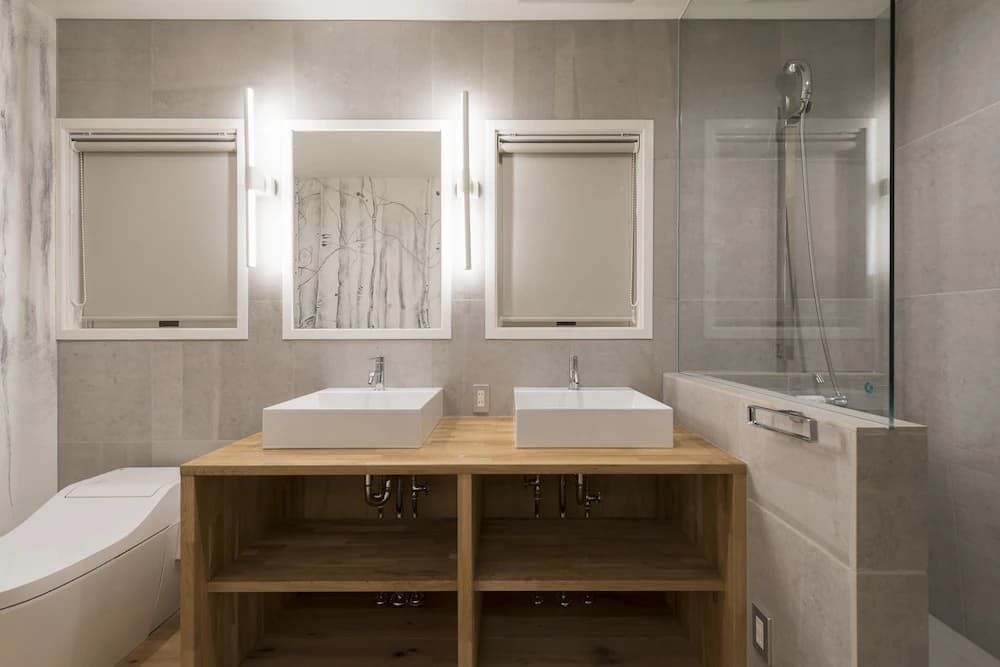 Bathroom sink