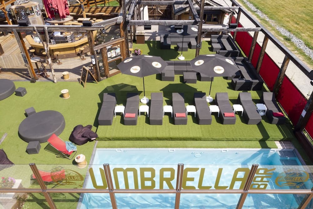 Poolside bar