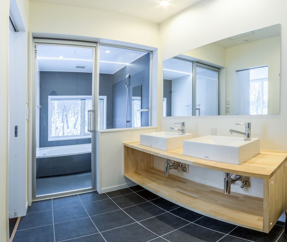 Bathroom sink