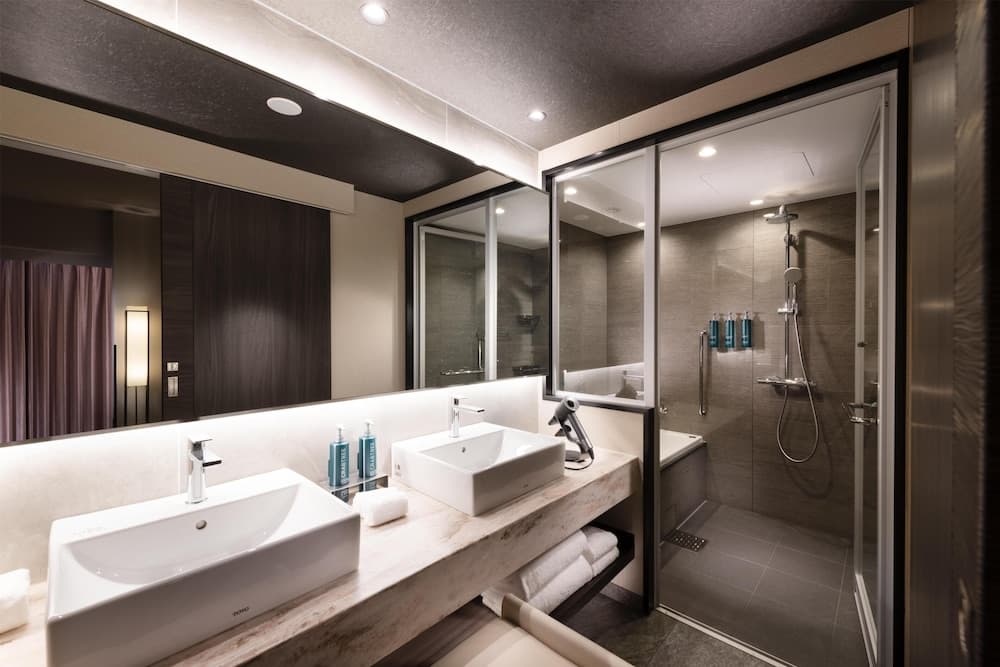 Bathroom shower