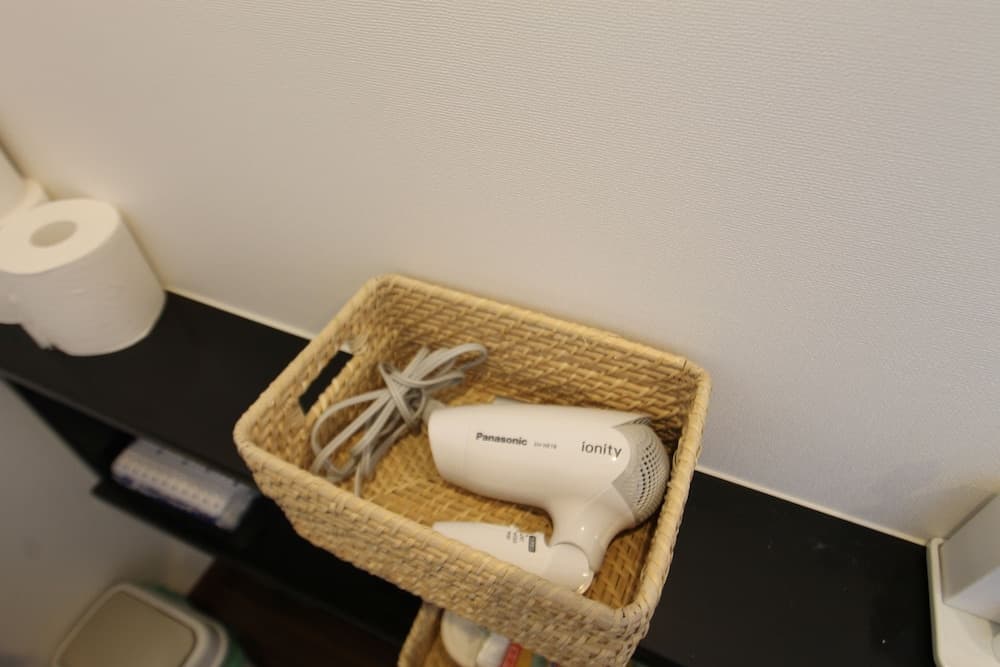 Bathroom amenities