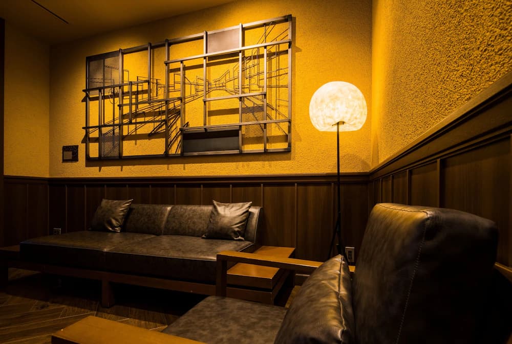Lobby lounge