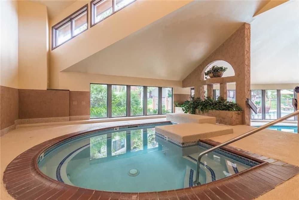 Indoor spa tub