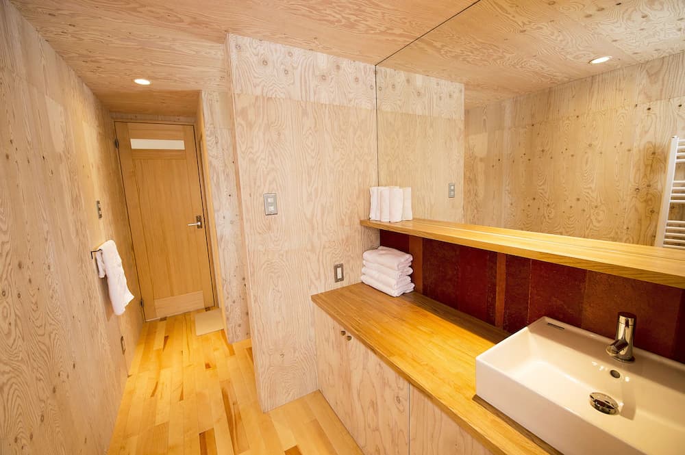 Bathroom sink