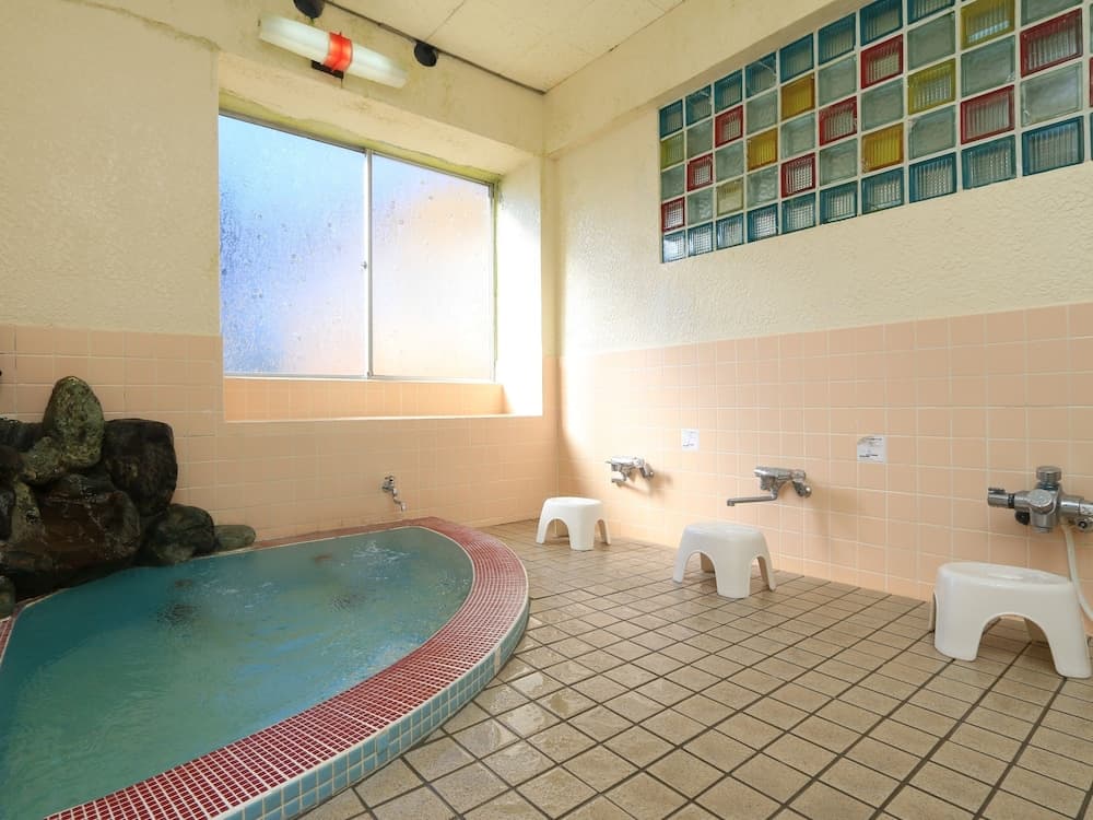 Indoor spa tub