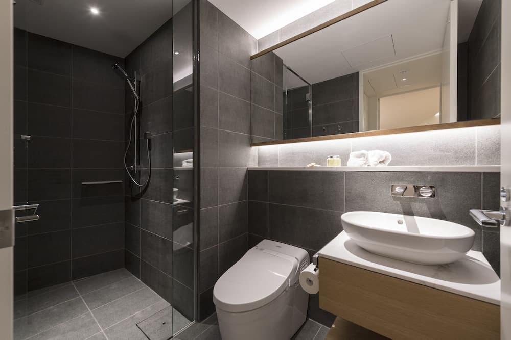 Bathroom shower