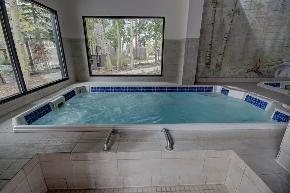 Indoor spa tub