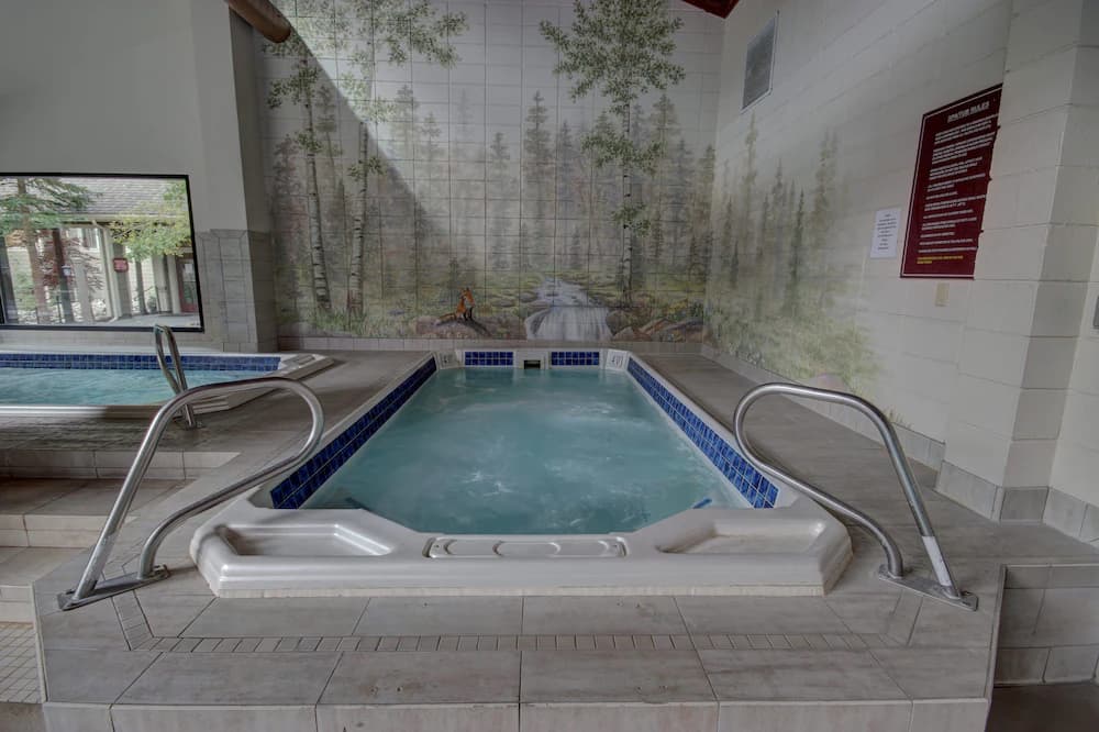 Indoor spa tub