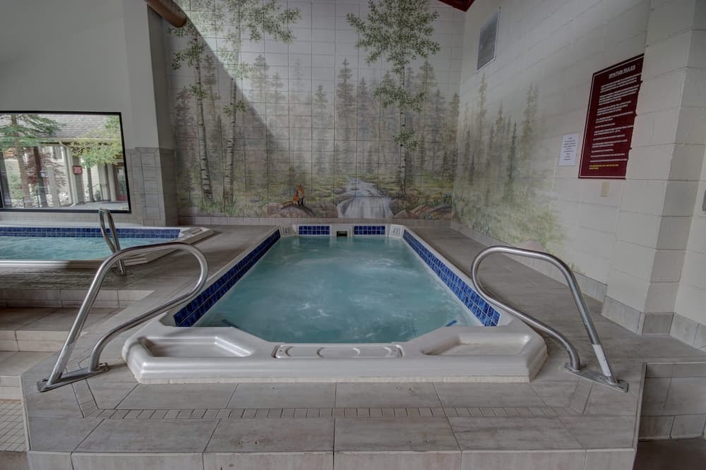 Indoor spa tub