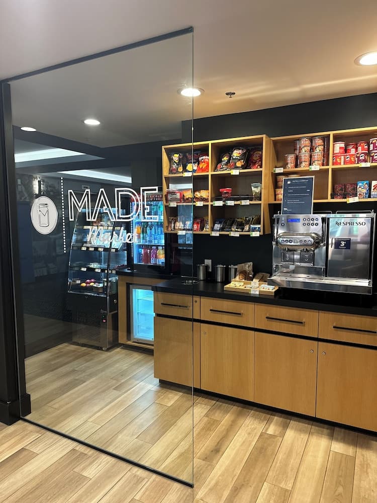 Snack bar
