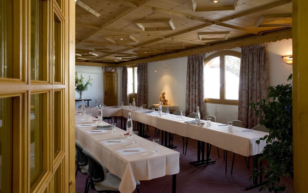 Meeting facility