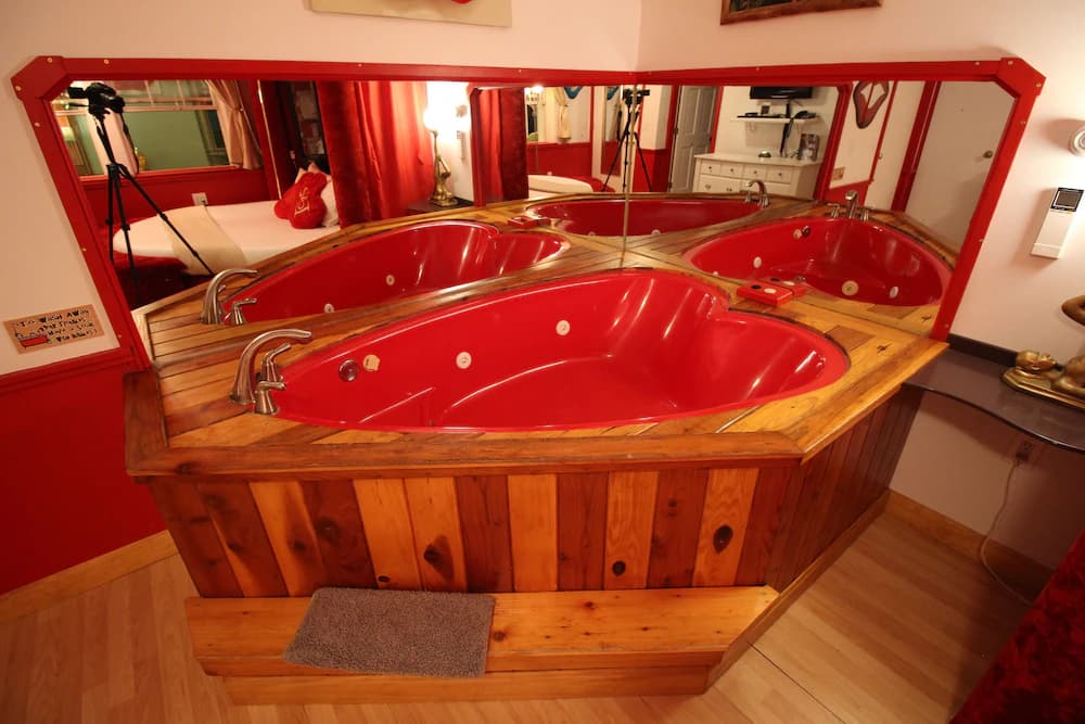 Jetted tub
