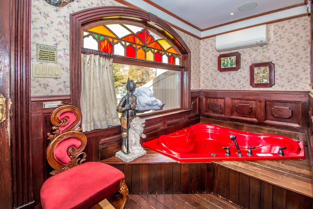 Private spa tub