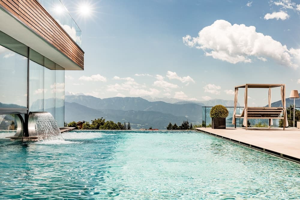 Infinity pool