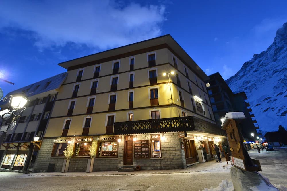 Front of property - evening/night