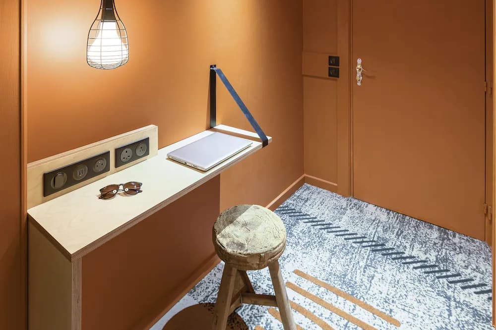 Room amenity