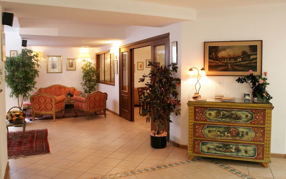 Lobby lounge