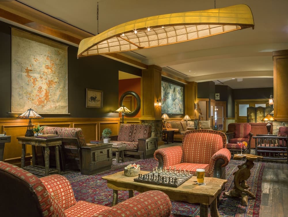 Lobby lounge
