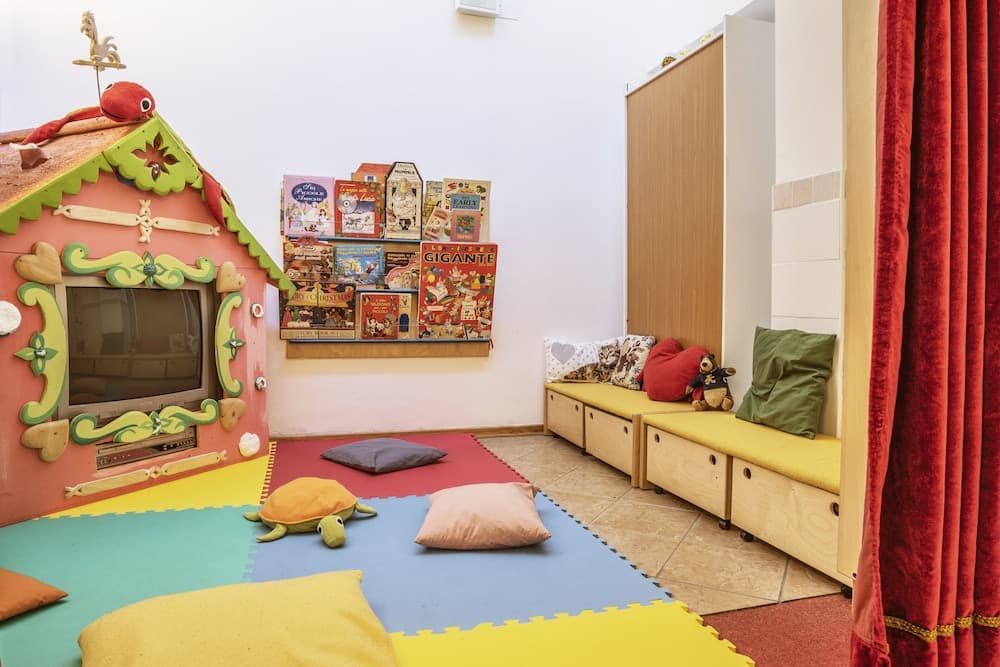 Children's play area - indoor