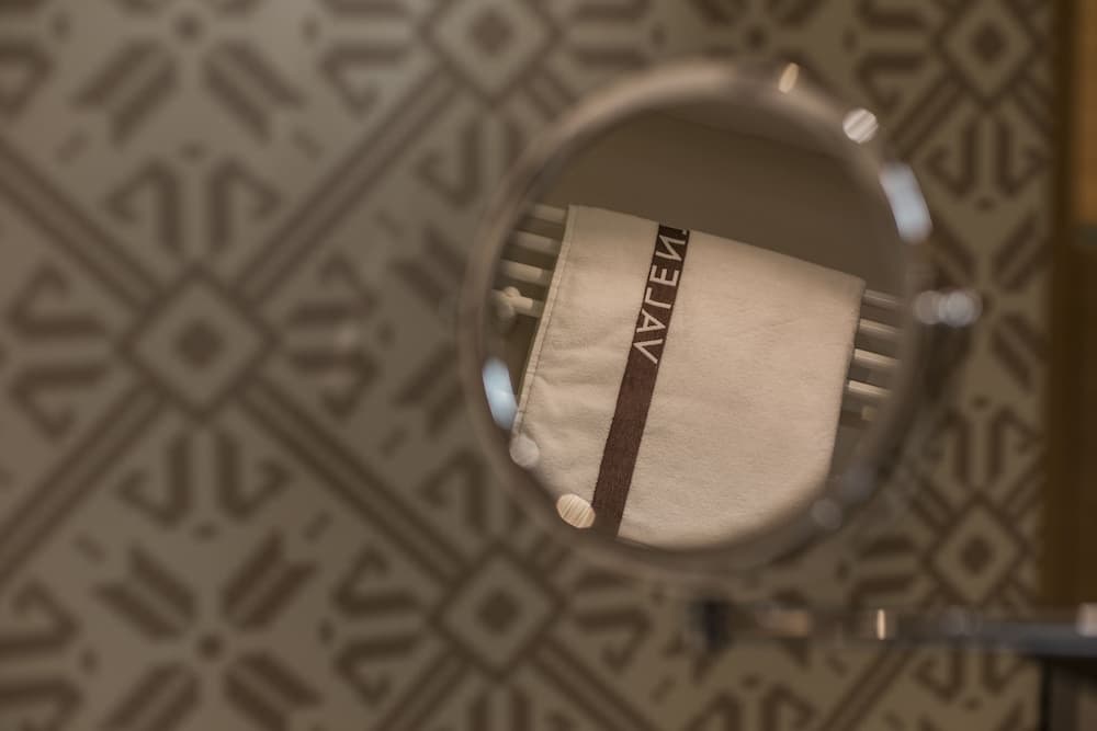 Bathroom amenities
