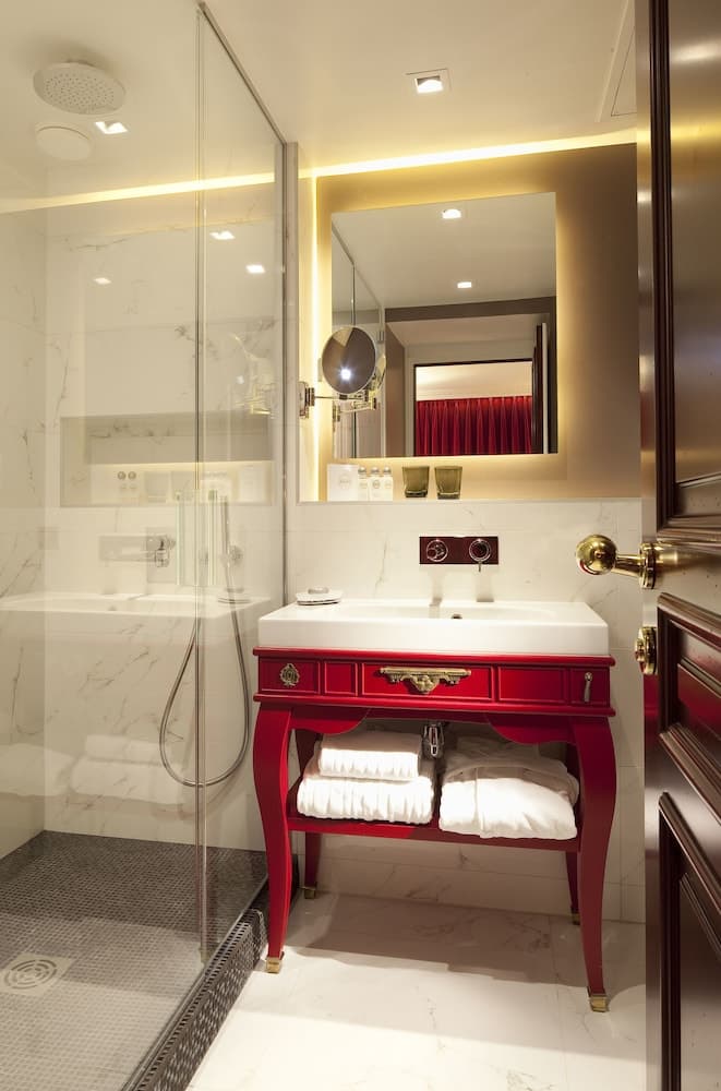 Bathroom sink
