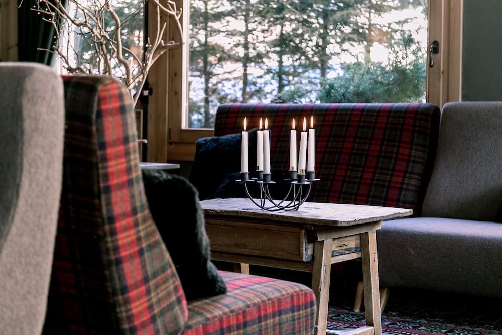 Lobby lounge