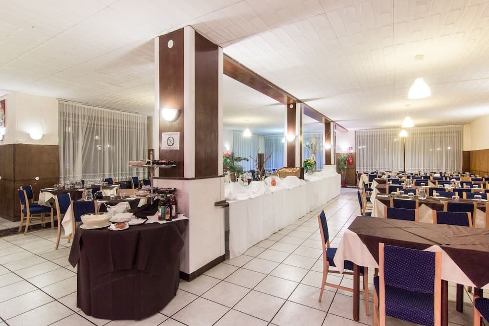 Food court
