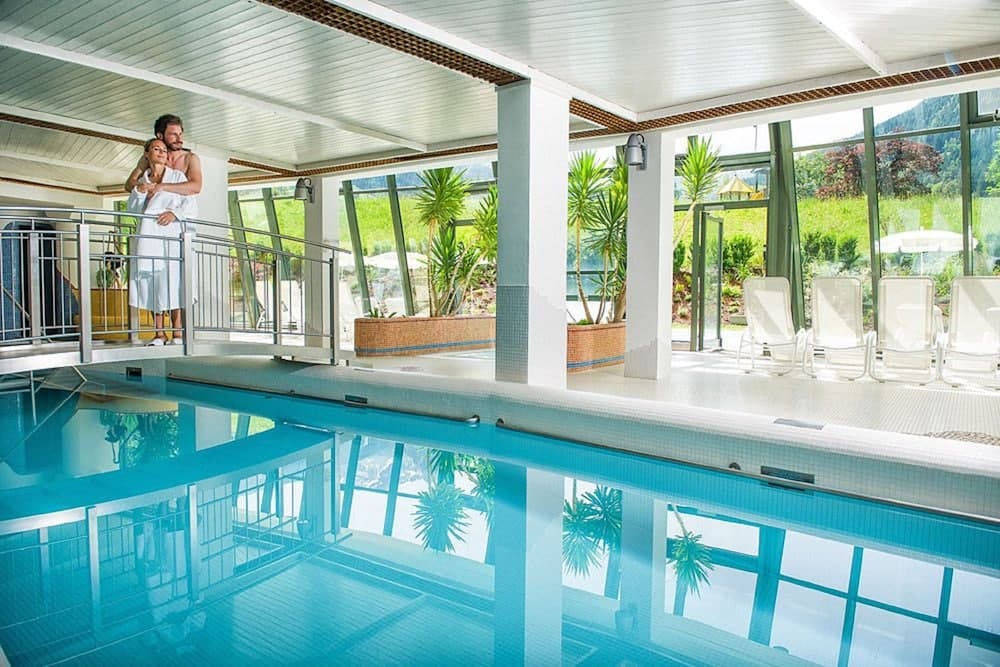 Indoor/outdoor pool