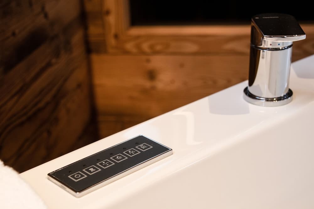 Private spa tub