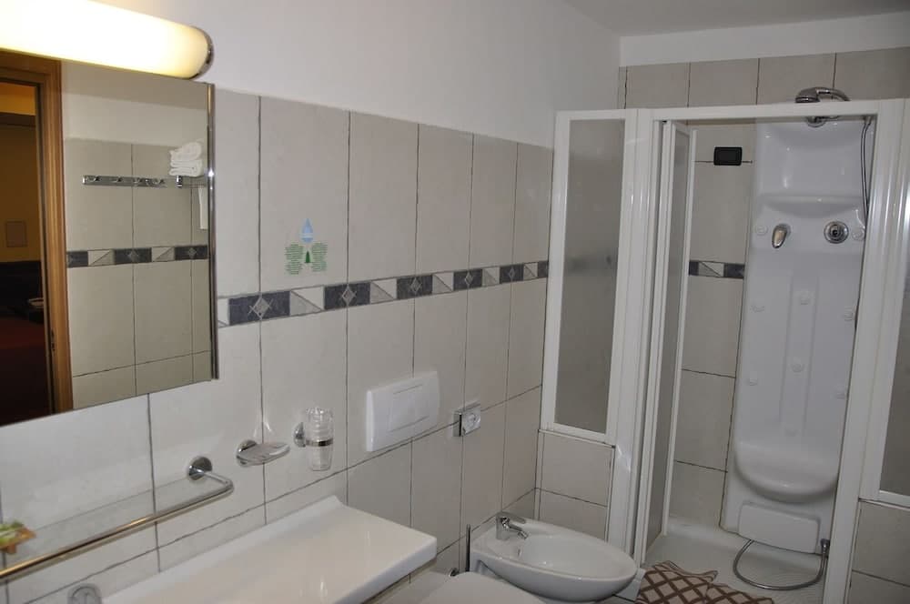 Bathroom amenities