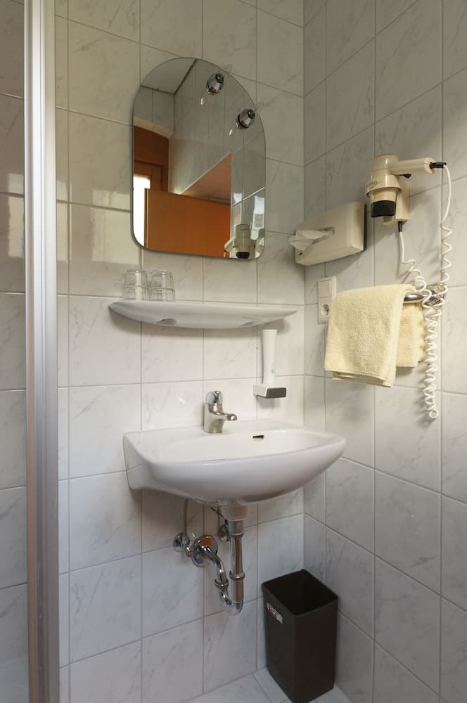 Bathroom sink