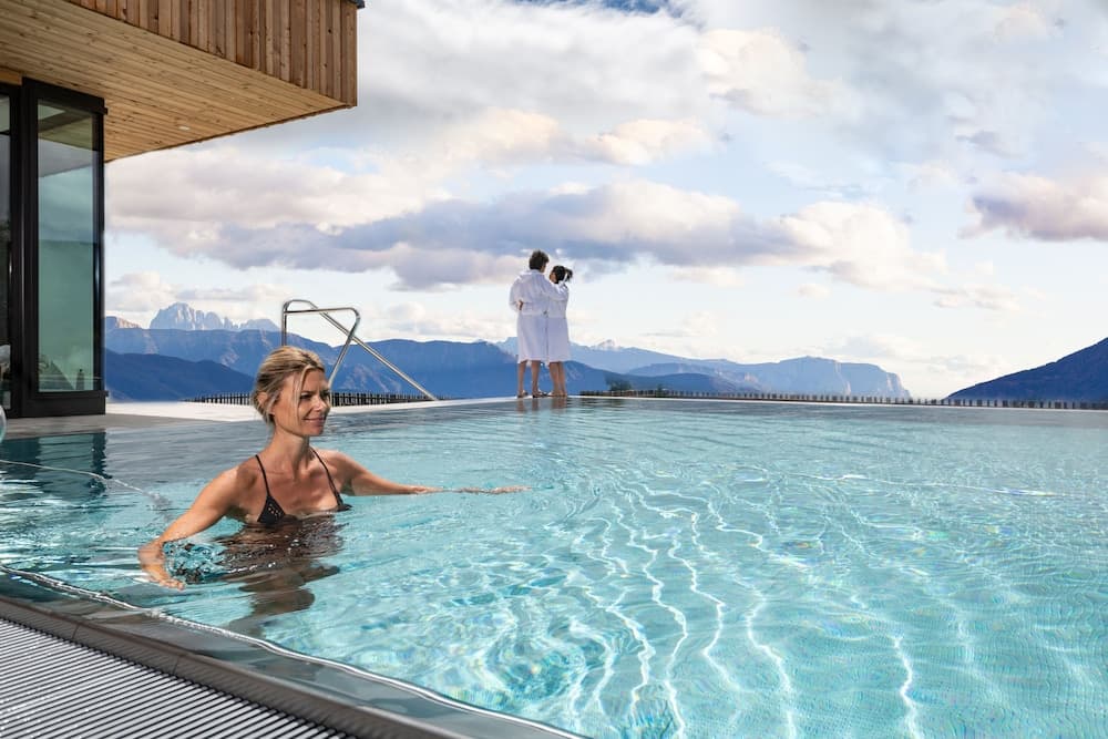 Infinity pool
