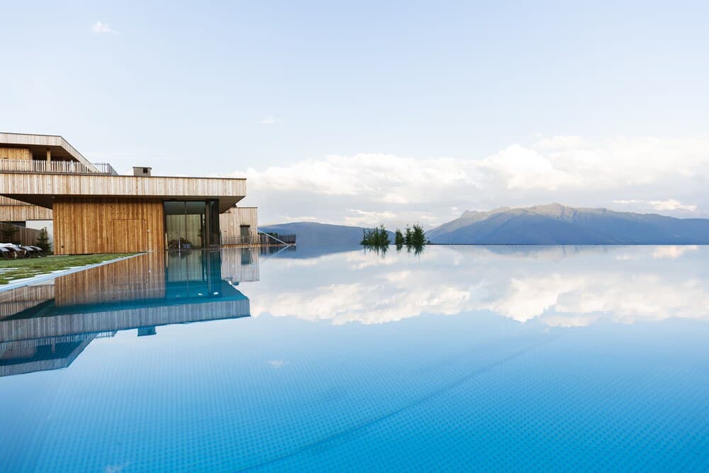 Infinity pool
