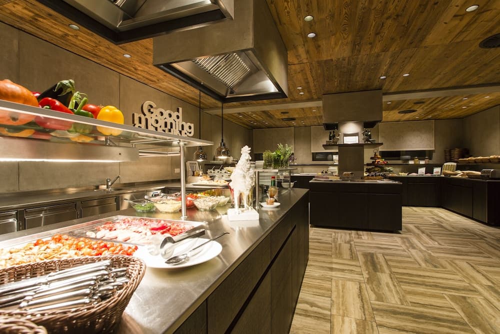 Breakfast buffet