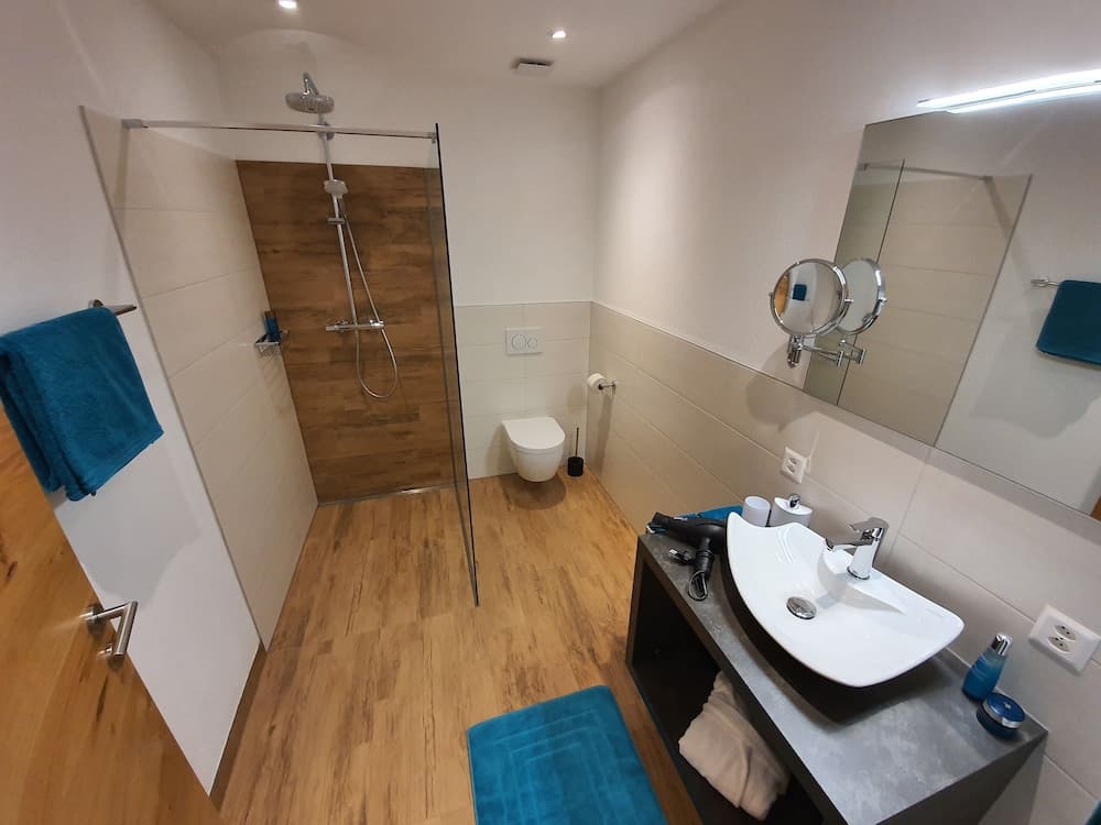 Bathroom shower