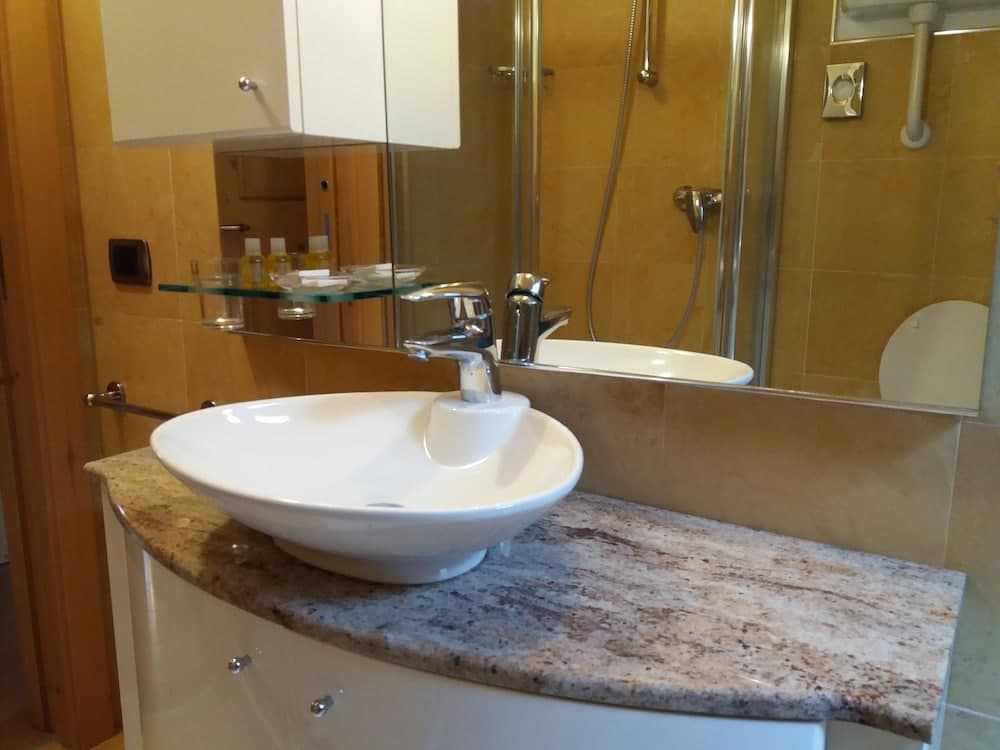 Bathroom sink