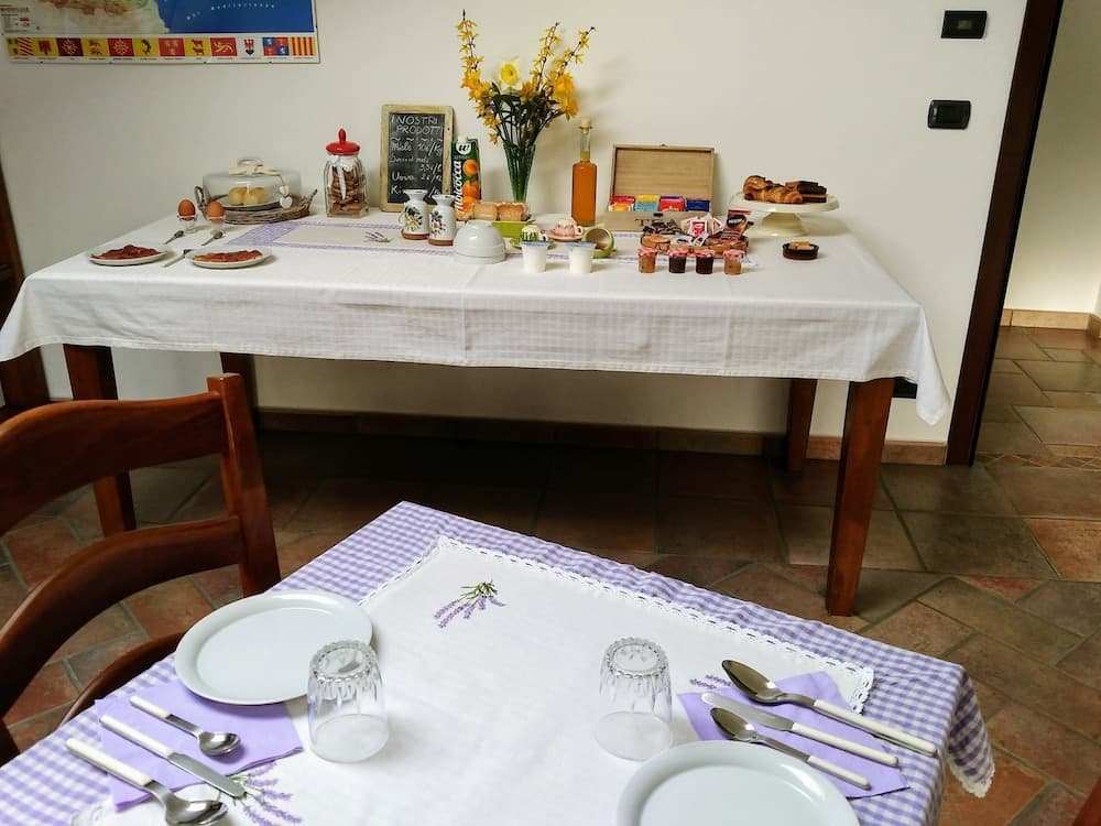 Breakfast area